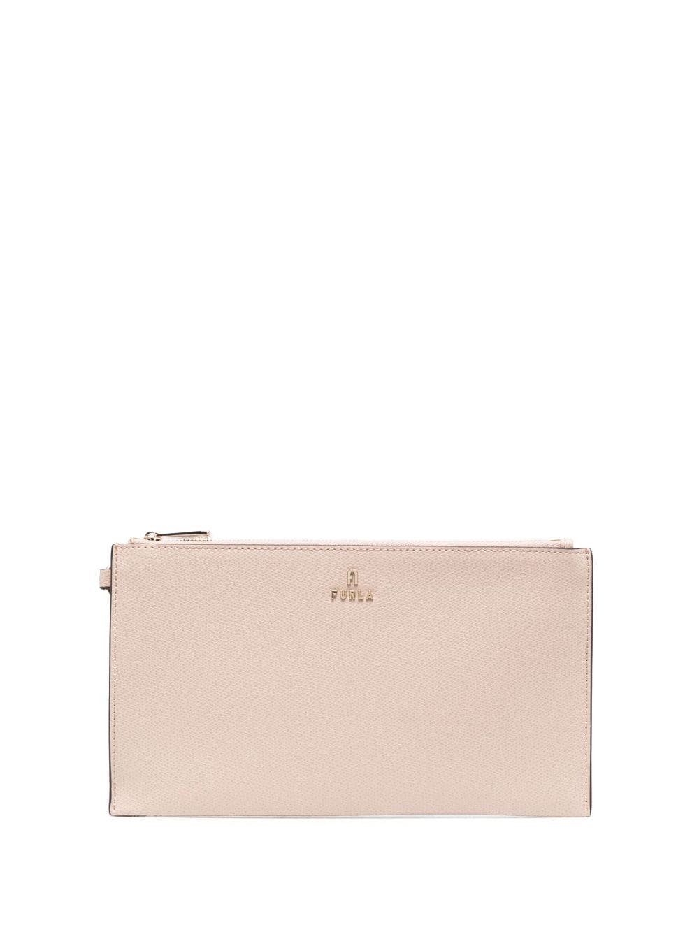 logo-plaque clutch bag  - Jennifer outfit